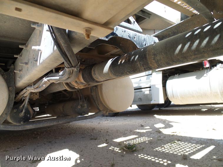 image for item DA6989 2007 International 9400i semi truck