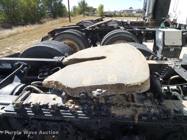 image for item DA6989 2007 International 9400i semi truck