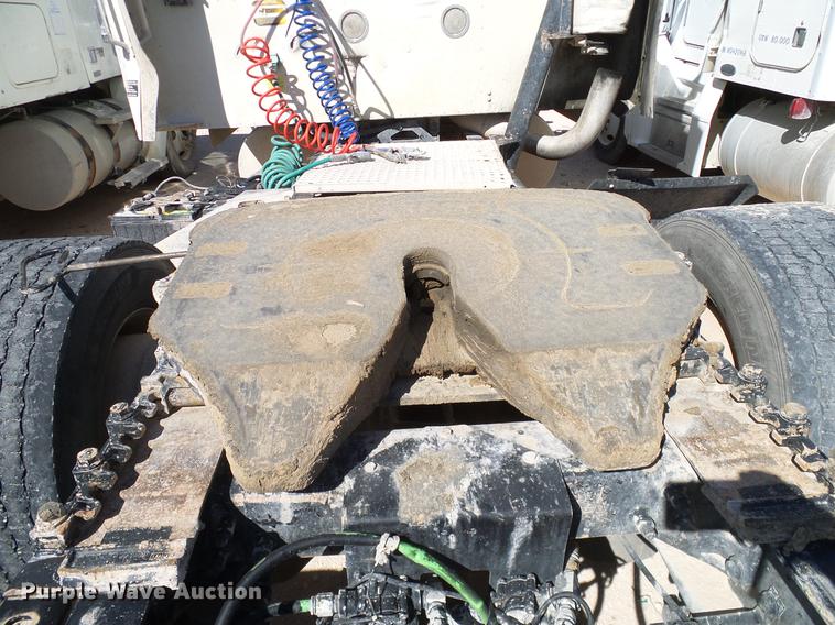 image for item DA6989 2007 International 9400i semi truck