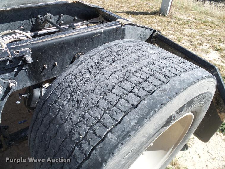 image for item DA6989 2007 International 9400i semi truck