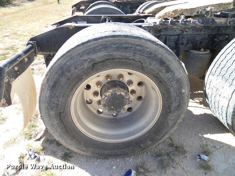 image for item DA6989 2007 International 9400i semi truck