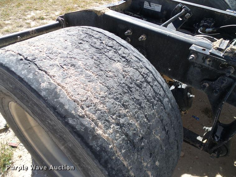 image for item DA6989 2007 International 9400i semi truck