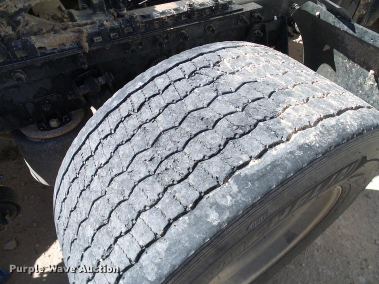 image for item DA6989 2007 International 9400i semi truck