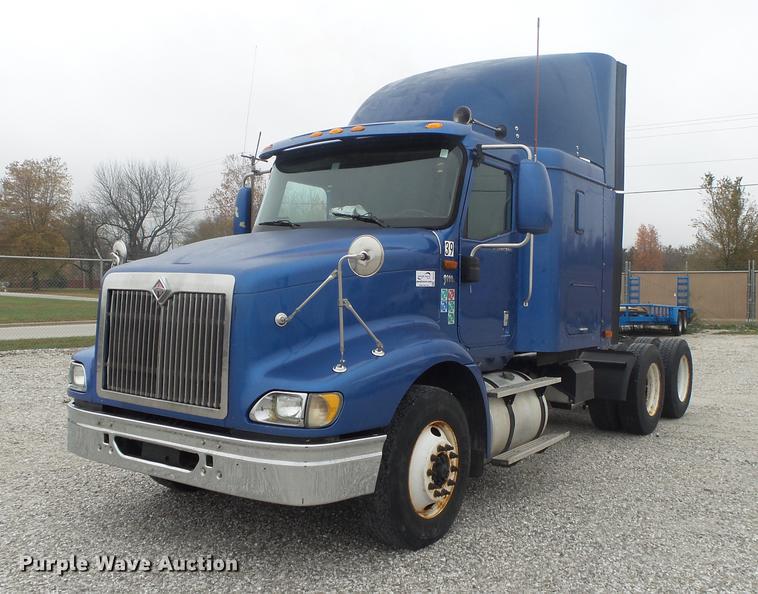 image for item DB7344 2006 International 9200i semi truck