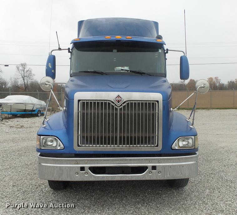 image for item DB7344 2006 International 9200i semi truck