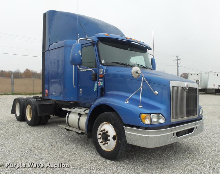 image for item DB7344 2006 International 9200i semi truck