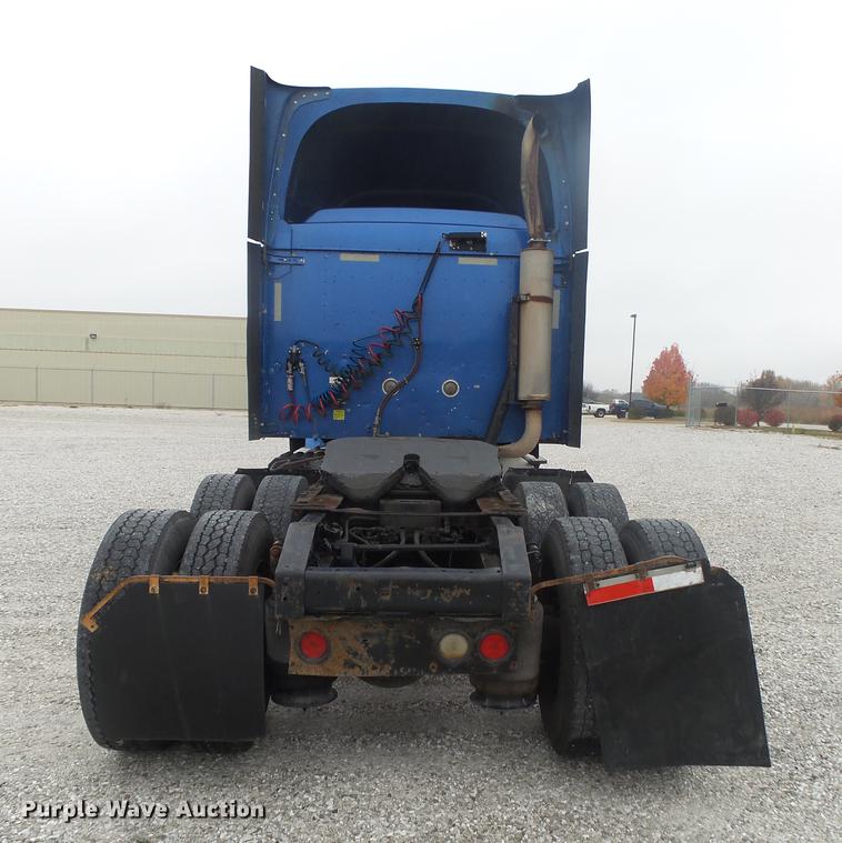 image for item DB7344 2006 International 9200i semi truck