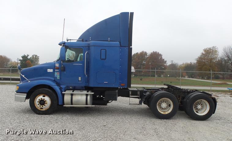 image for item DB7344 2006 International 9200i semi truck