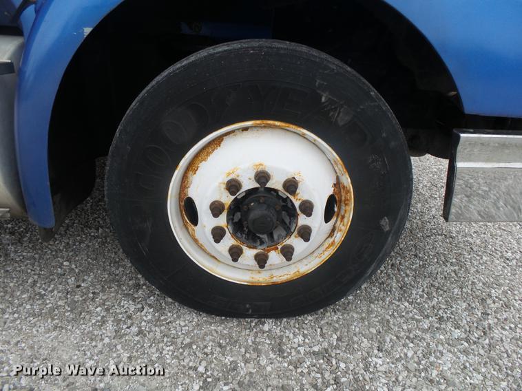 image for item DB7344 2006 International 9200i semi truck