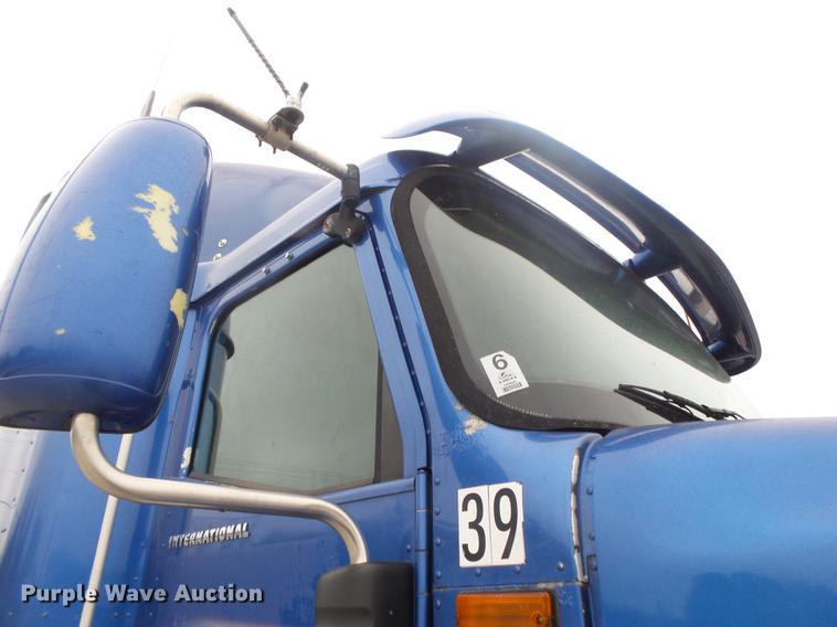 image for item DB7344 2006 International 9200i semi truck