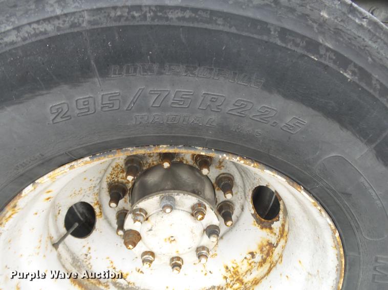 image for item DB7344 2006 International 9200i semi truck