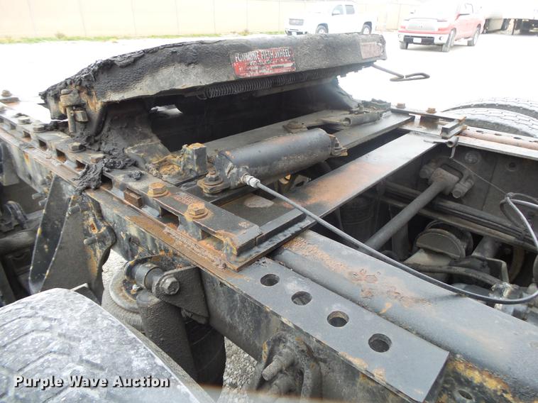 image for item DB7344 2006 International 9200i semi truck