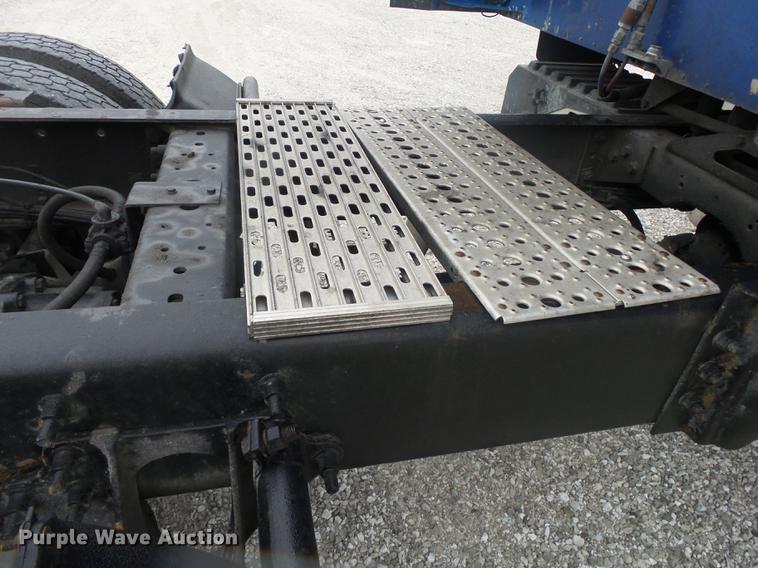 image for item DB7344 2006 International 9200i semi truck