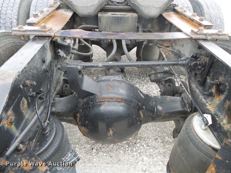 image for item DB7344 2006 International 9200i semi truck