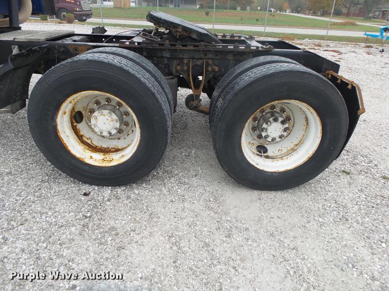 image for item DB7344 2006 International 9200i semi truck