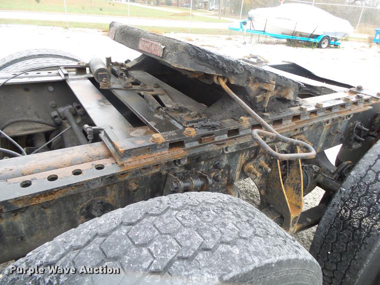 image for item DB7344 2006 International 9200i semi truck