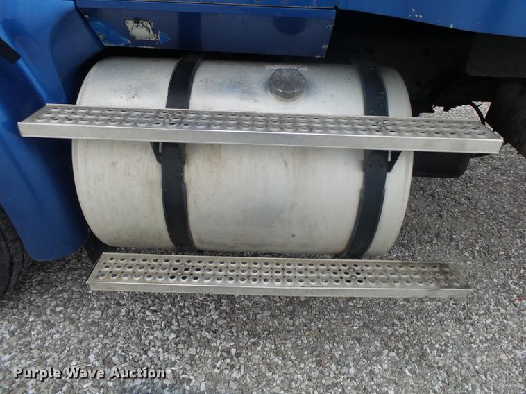 image for item DB7344 2006 International 9200i semi truck