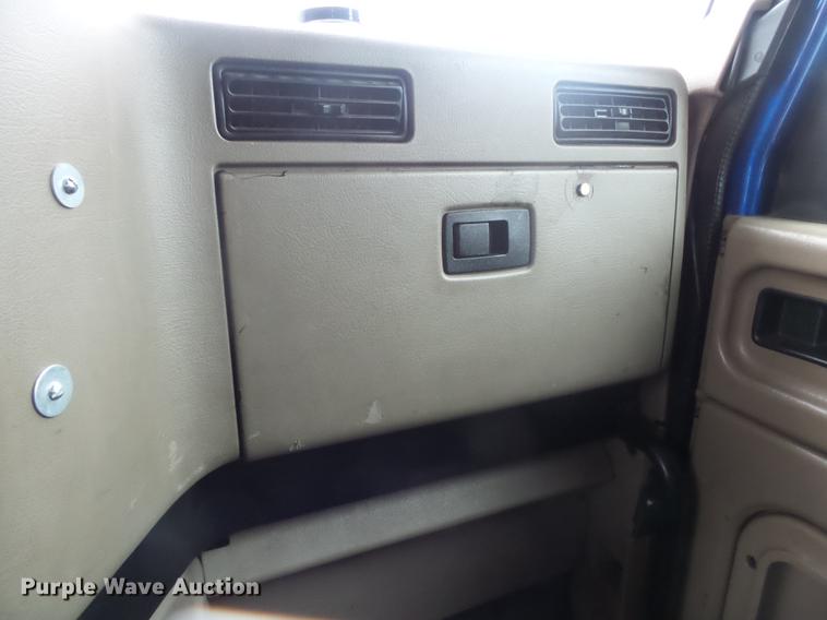 image for item DB7344 2006 International 9200i semi truck