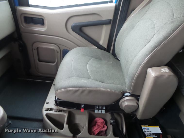 image for item DB7344 2006 International 9200i semi truck