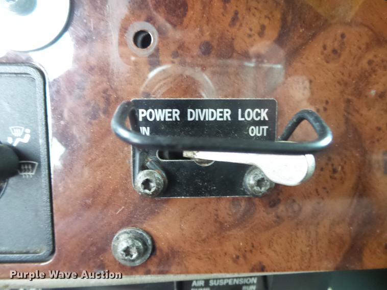 image for item DB7344 2006 International 9200i semi truck