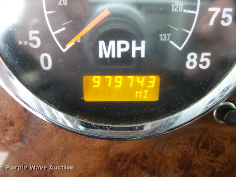 image for item DB7344 2006 International 9200i semi truck