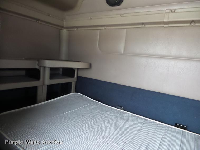 image for item DB7344 2006 International 9200i semi truck