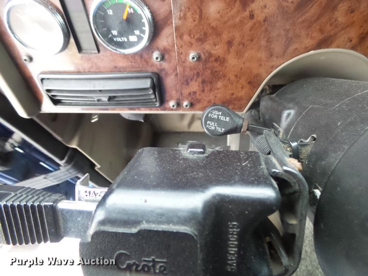 image for item DB7344 2006 International 9200i semi truck