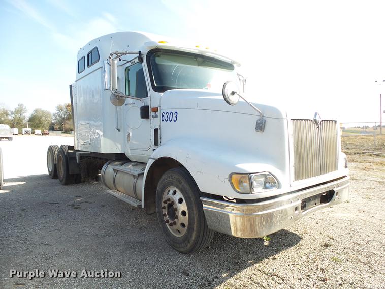 image for item DB7348 2007 International 9400i semi truck