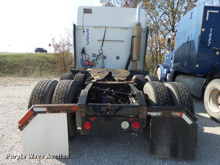 image for item DB7348 2007 International 9400i semi truck