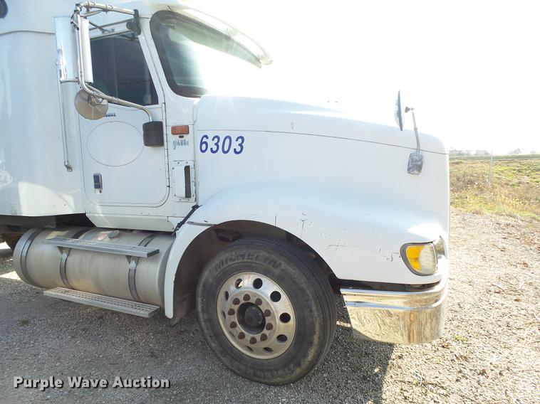 image for item DB7348 2007 International 9400i semi truck
