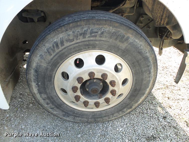 image for item DB7348 2007 International 9400i semi truck