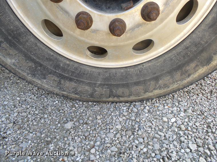 image for item DB7348 2007 International 9400i semi truck