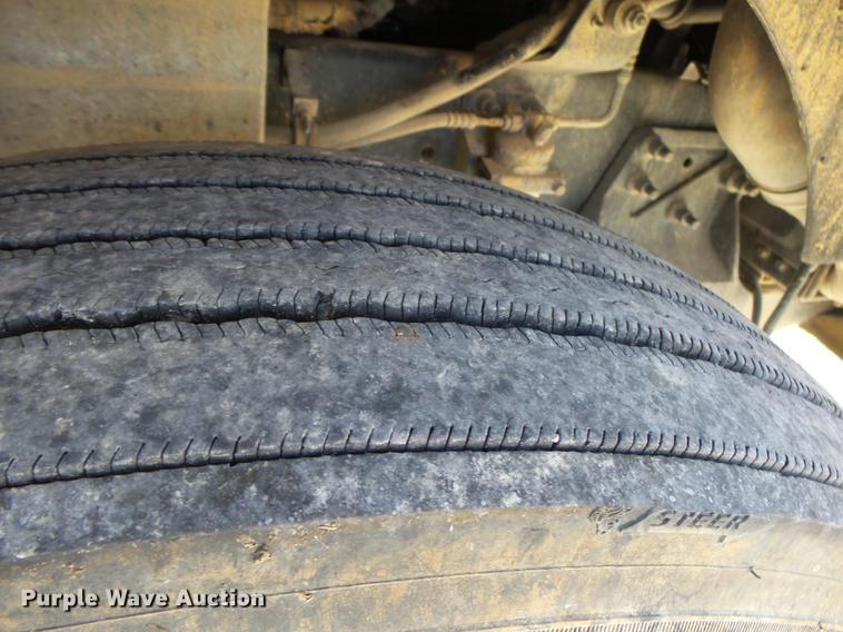 image for item DB7348 2007 International 9400i semi truck