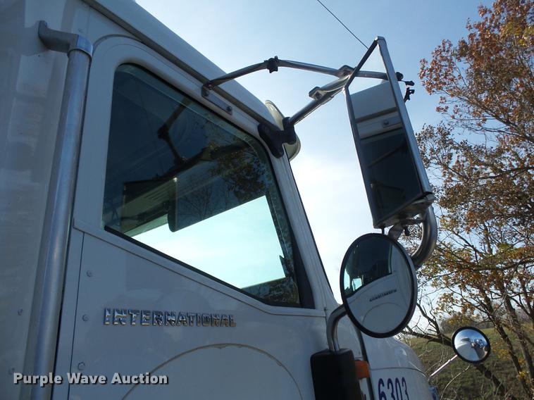 image for item DB7348 2007 International 9400i semi truck