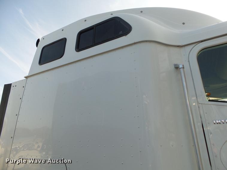 image for item DB7348 2007 International 9400i semi truck