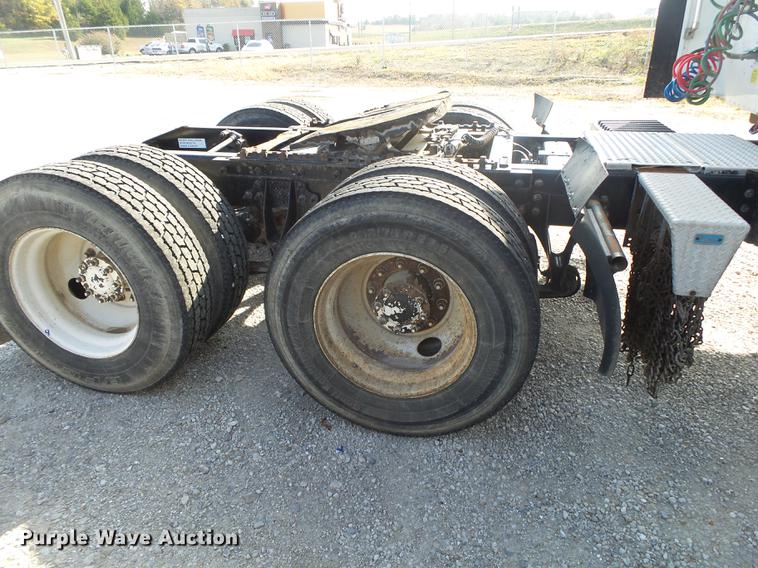 image for item DB7348 2007 International 9400i semi truck