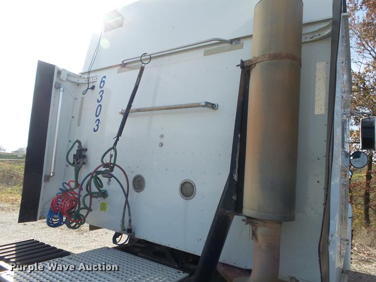 image for item DB7348 2007 International 9400i semi truck