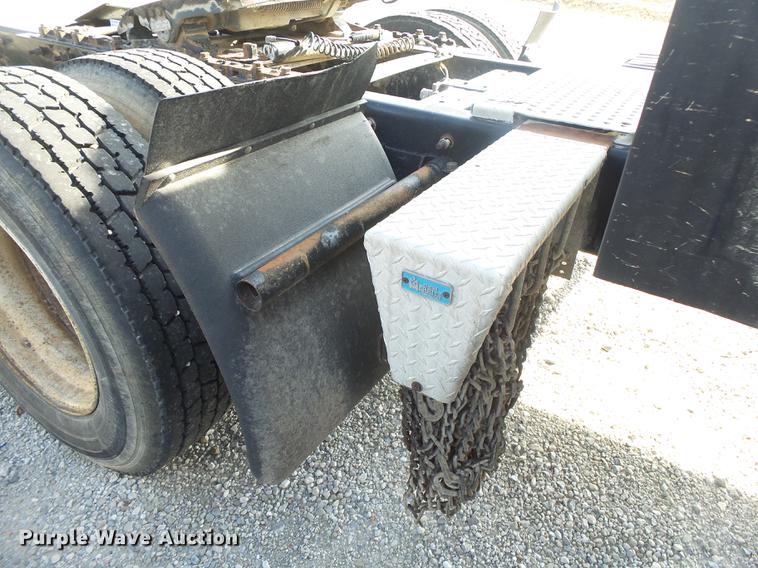 image for item DB7348 2007 International 9400i semi truck