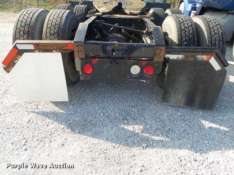 image for item DB7348 2007 International 9400i semi truck