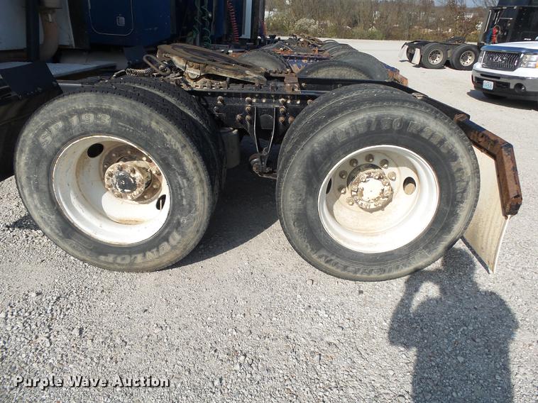 image for item DB7348 2007 International 9400i semi truck