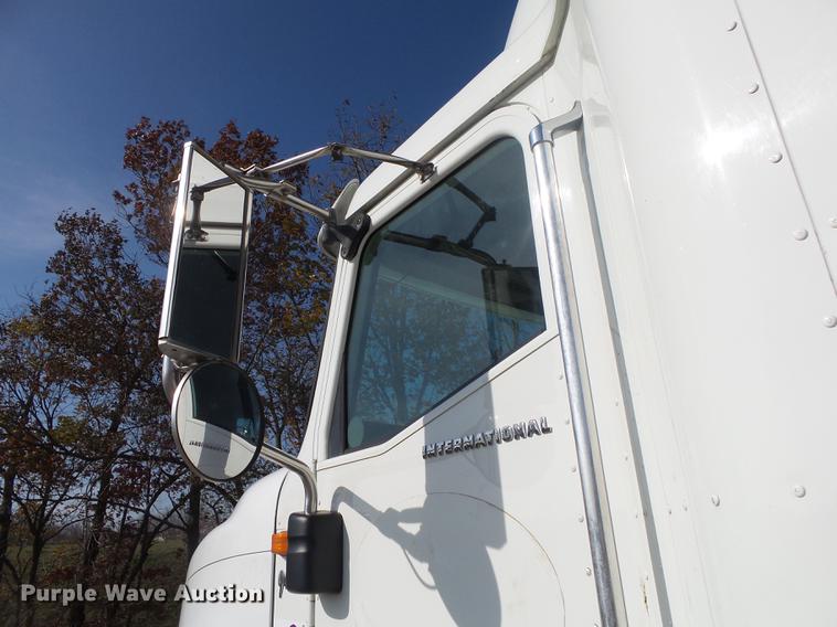 image for item DB7348 2007 International 9400i semi truck