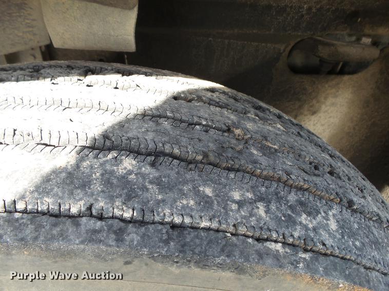 image for item DB7348 2007 International 9400i semi truck