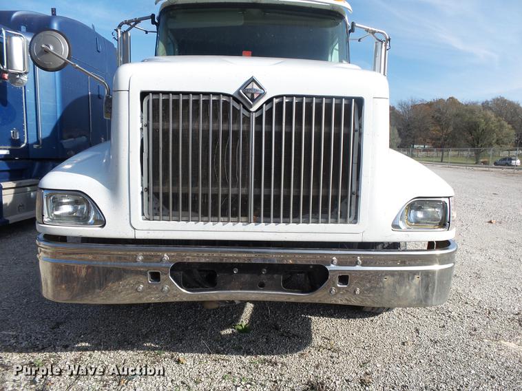 image for item DB7348 2007 International 9400i semi truck
