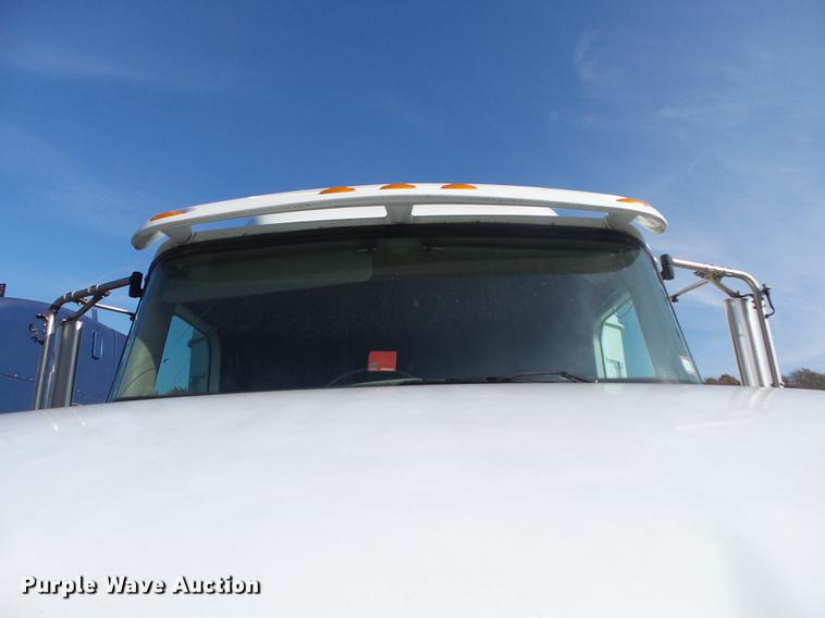 image for item DB7348 2007 International 9400i semi truck