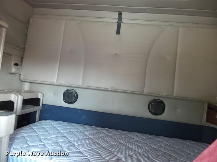 image for item DB7348 2007 International 9400i semi truck