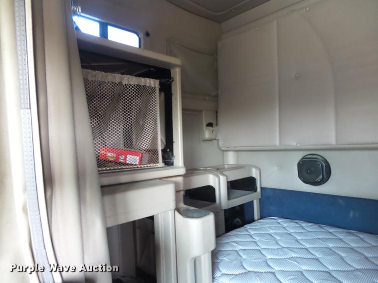 image for item DB7348 2007 International 9400i semi truck