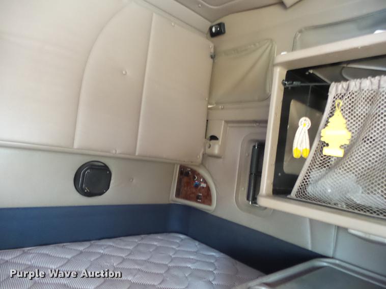 image for item DB7348 2007 International 9400i semi truck