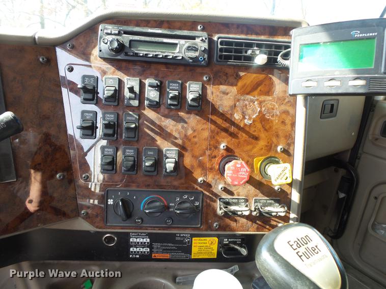 image for item DB7348 2007 International 9400i semi truck