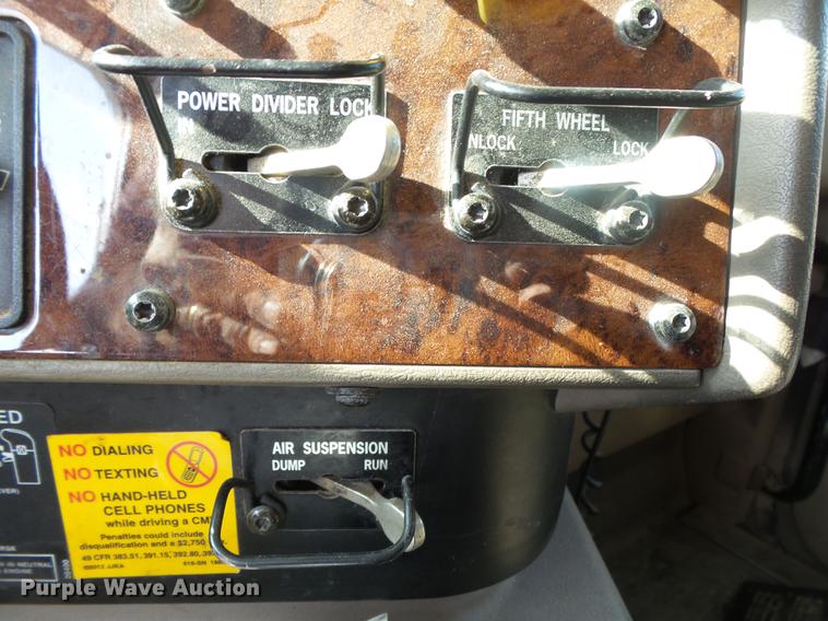 image for item DB7348 2007 International 9400i semi truck