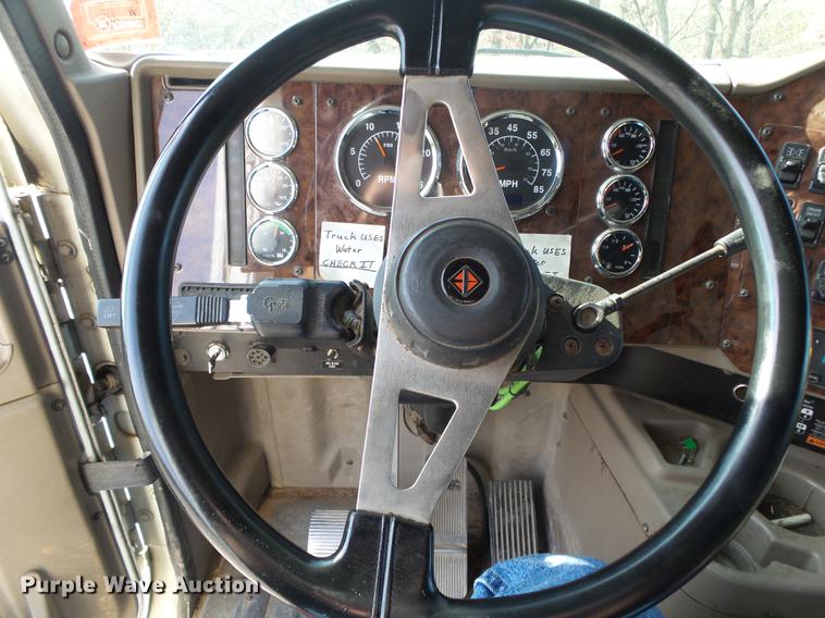 image for item DB7348 2007 International 9400i semi truck